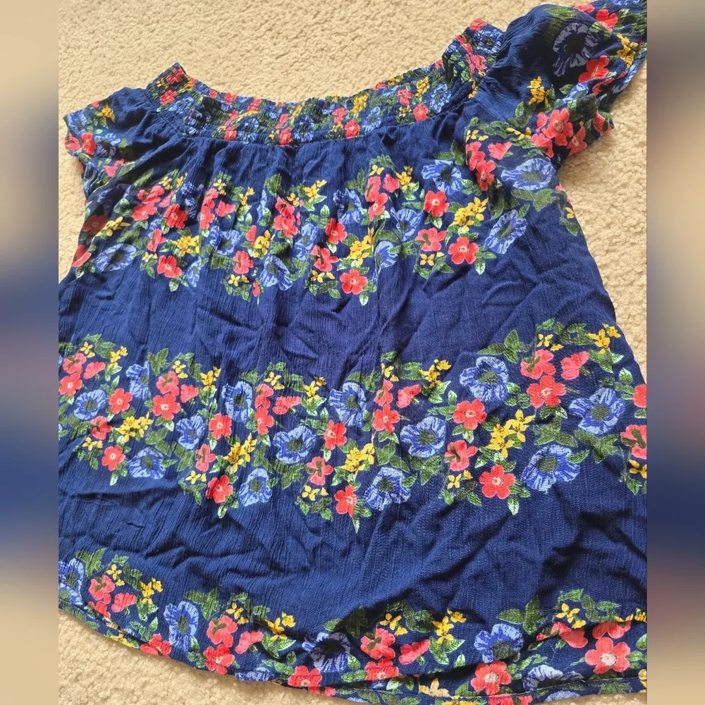 🌈O.N. 100% Rayon Smocked Neckline Floral Blouse - Picture 2 of 6